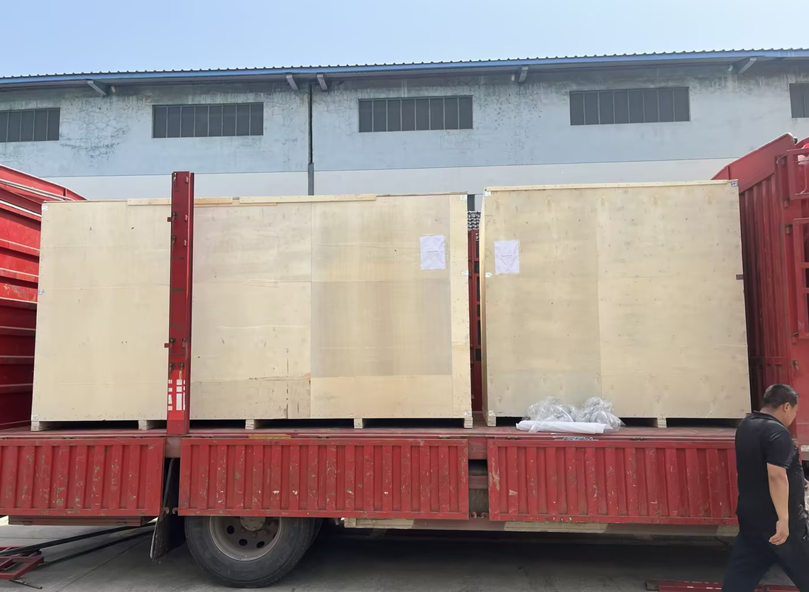 Teknologi Lingkungan Qingben Mengekspor Peralatan Press Sekrup dan Dosis ke Italia