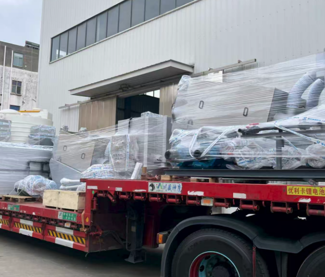 Qingben Environmental Berhasil Mengirimkan Tangki Dosis Kimia PE untuk Proyek Pengeringan Lumpur Press Sekrup ke Meishan, Sichuan